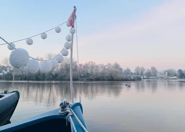 Botel Hausboot Luetje